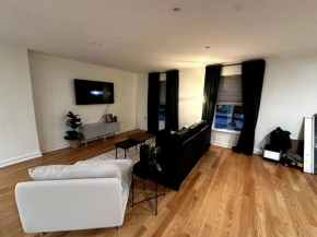Chic Modern Comfort in Chicago